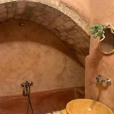 Casa Dell Antica Asimmetria ホームステイ *